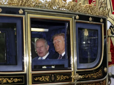 Espectacular recibimiento de Trump en el castillo de Windsor: guardias de honor y caballos marcan su llegada al Reino Unido