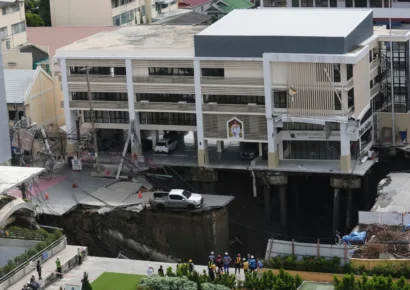 ¡Increíble! Un gran socavón paraliza la ciudad en Bangkok, Tailandia