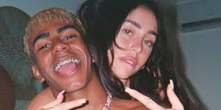 El futbolista Lamine Yamal volvió a sorprender al publicar fotos y un video junto a Nicki Nicole y su familia