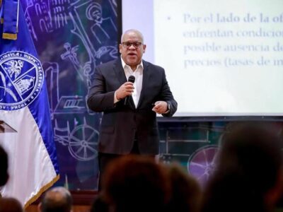 Fabricio Gómez Mazara expone en el II Congreso de Emprendimiento, Tecnología y MIPYMES en la UASD