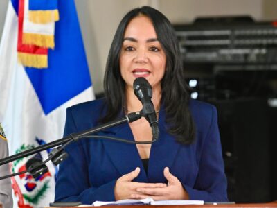 Ministra de Interior califica de “bochornoso y lamentable” la muerte de cinco hombres a manos de la Policía