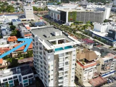 Misterioso caso en Piantini: mujer se lanza desde un tercer piso