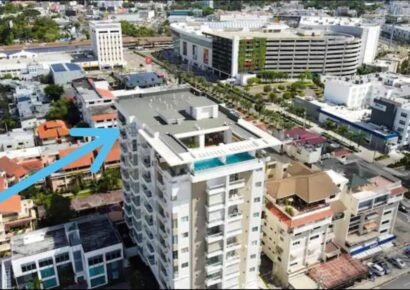 Misterioso caso en Piantini: mujer se lanza desde un tercer piso