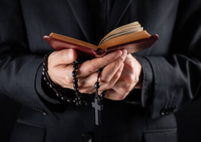 Solicitan prisión preventiva contra sacerdote acusado de abuso sexual en Santiago Rodríguez