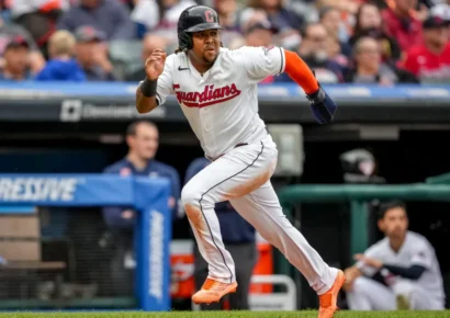 José Ramírez entra al club 30-40 y hace historia en MLB