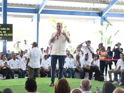 Presidente Abinader inicia proceso de titulación de terrenos en Puerto Plata para más de 5,000 familias