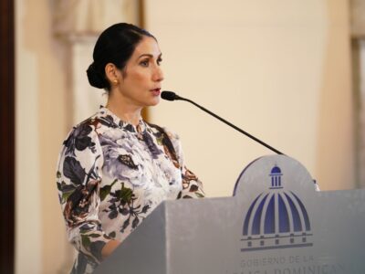 Primera dama Raquel Arbaje exhorta denunciar el abuso y maltrato infantil