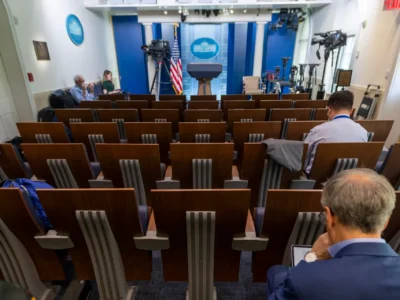 Pentágono impone nuevas restricciones a periodistas acreditados: aprobación previa y escolta obligatoria