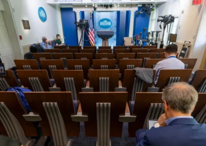 Pentágono impone nuevas restricciones a periodistas acreditados: aprobación previa y escolta obligatoria