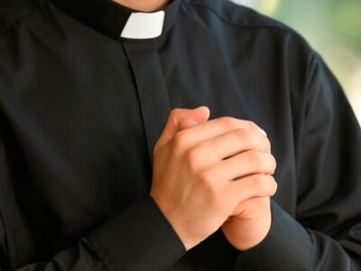 Suspenden al sacerdote Alejandro Peña Sánchez tras denuncia de abuso sexual revelada en reportaje