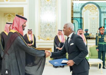 Embajador de RD en Arabia Saudita presenta Cartas Credenciales