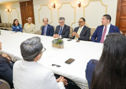 Consultor jurídico del Poder Ejecutivo recibe delegación del Foro Internacional de Salud Mental y Sistema Penitenciario