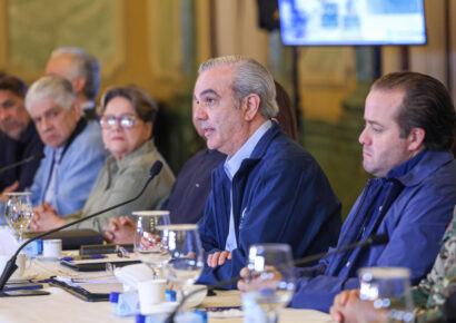 Presidente Abinader lidera reunión con autoridades de emergencia ante efectos del huracán Melissa
