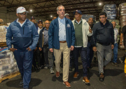 Gobierno distribuye más de 80 mil kits de alimentos ante estragos de la tormenta Melissa