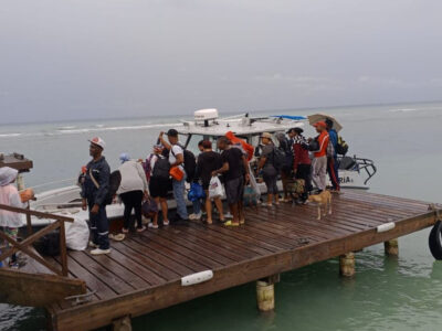 Ministerio de Defensa evacúa 98 personas de Isla Saona ante los efectos de la tormenta Melissa
