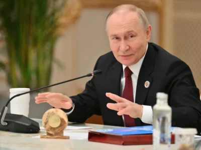 Putin asegura que Trump contribuye significativamente a la resolución de conflictos al comentar el Nobel de la Paz 2025