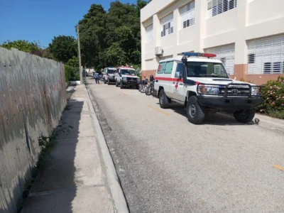 15 estudiantes intoxicados por presunto químico en Licateba, Barahona