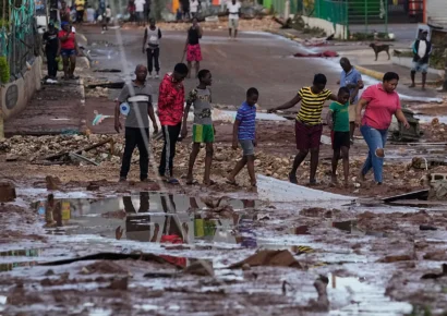 Jamaica recibe refuerzo aéreo para enfrentar emergencia tras paso del huracán Melissa