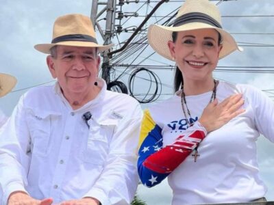 Edmundo González felicita a Maria Corina Machado por Premio Nobel de la Paz 2025
