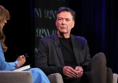 Defensa de James Comey solicita desestimar caso penal por presunta persecución política