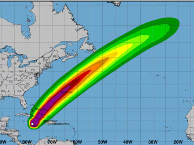 Melissa baja a categoría 3 y se acerca a Cuba