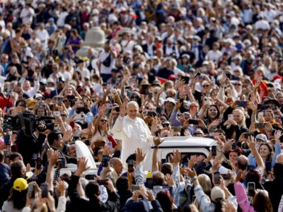 El Papa León XIV llama a acoger a los migrantes “con brazos abiertos” y sin discriminación