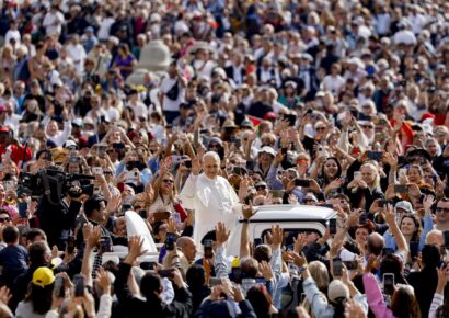 El Papa León XIV llama a acoger a los migrantes “con brazos abiertos” y sin discriminación
