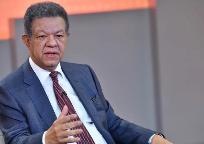 Expresidente Fernández muestra apoyo a familias afectadas por Melissa