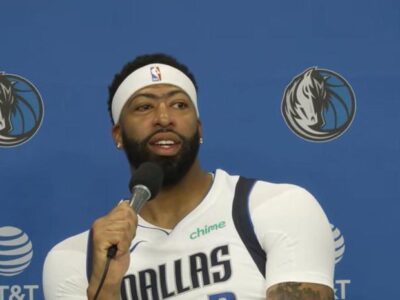 Anthony Davis usará gafas protectoras por el resto de su carrera en la NBA