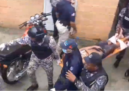 Hombre asesina a su pareja frente a dos niños en Guachupita y luego intenta suicidarse