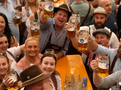 Alerta de explosivos obliga a cerrar Oktoberfest donde se celebra la fiesta de la cerveza más grande del mundo