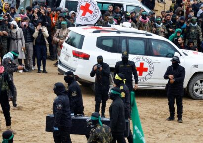Hamás entrega cuatro nuevos cuerpos de rehenes a la Cruz Roja