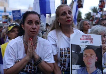 Israel: familiares de rehenes piden detener acuerdo con Hamás si no devuelven a los fallecidos