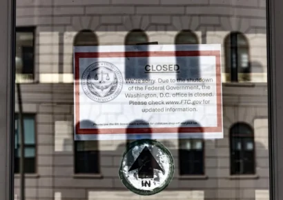 Casa Blanca advierte que empleados suspendidos por cierre federal no recibirán sueldos retroactivos sin provisión legal