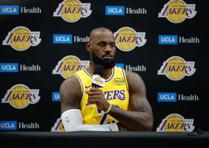 Fanático de los Lakers demanda a LeBron James por confuso anuncio que creyó marcaba su retiro