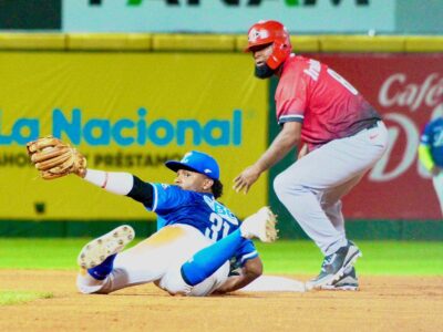 Licey derrota a Leones 4-3 con error de lanzamiento en la décima entrada