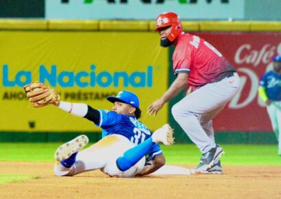 Licey derrota a Leones 4-3 con error de lanzamiento en la décima entrada
