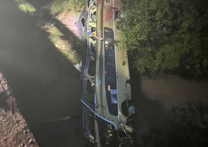 Nueve muertos y varios heridos al caer un ómnibus desde un puente en Misiones, Argentina