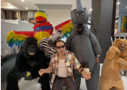 Romeo Santos se disfraza de Ace Ventura y anuncia nuevo álbum en Halloween