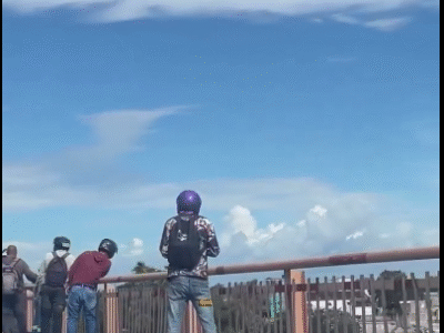 Joven se lanza del puente de la 17; tránsito se torna caótico