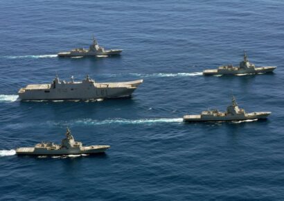 EE. UU. despliega fuerza naval récord frente a Venezuela: “O se usa o se repliega”