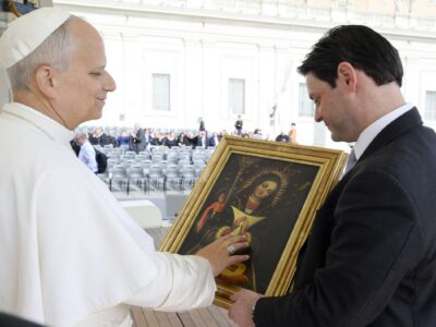 Papa León XIV bendice la Virgen Peregrina de la Altagracia en el Vaticano