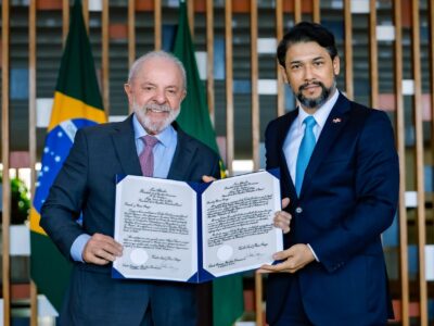 Embajador dominicano Robert Takata presenta cartas credenciales ante el presidente de Brasil, Lula da Silva