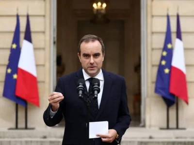 Dimite el primer ministro de Francia, Sébastien Lecornu horas después de anunciar su Gobierno