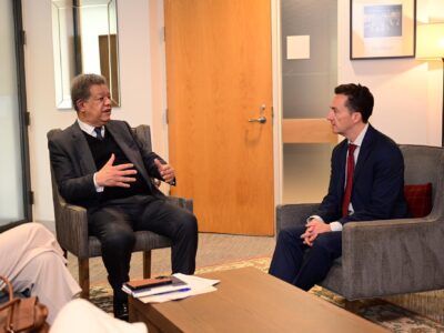 Leonel Fernández aborda democracia y gobernanza en visita al Instituto de Políticas de Harvard