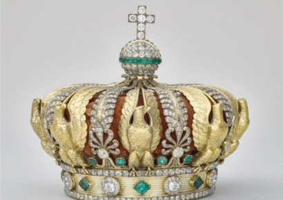 Hallan dañada la corona de la emperatriz Eugenia tras robo en el Louvre