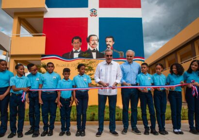 Presidente Abinader inaugura Liceo Padre José Salvador Fernández de 24 aulas en Bonao, que beneficiará a más 800 estudiantes