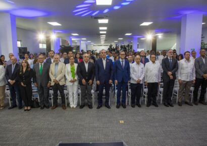 Abinader lanza “RD-Trabaja” con más de 7,000 empleos formales