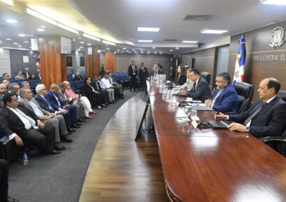 JCE aprueba cambio de nombre del PSC y socializa nuevos reglamentos con partidos políticos