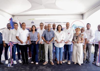 Gobierno entrega proyectos de electrificación rural en Elías Piña y Bahoruco